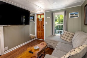 Smart TV, video games, table football, books - The Bunk Room @ The Compound ~Fish-Hunt-Breakfast (Wareham)