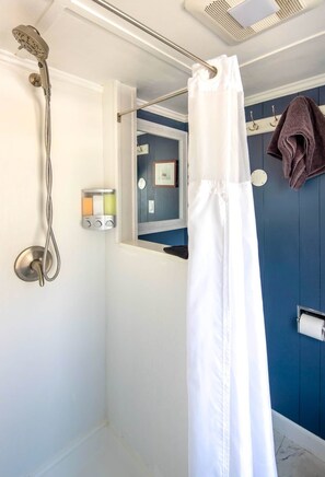 Ducha, artículos de higiene personal ecológicos, toallas y jabón