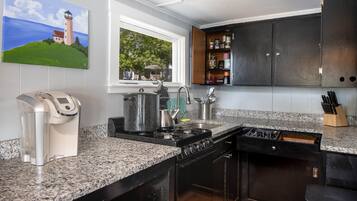 Køleskab, mikrobølgeovn, ovn, kogeplade