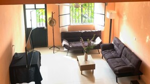 A living room with a sofa, a coffee table with a vase, and a ceiling fan. - Rustic private 2BR/1.5ba house with yard in Bucerías Centro near Puerto Vallarta (Bucerías)