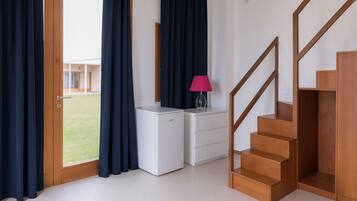 Deluxe Triple Room, Sea View | Soundproofing