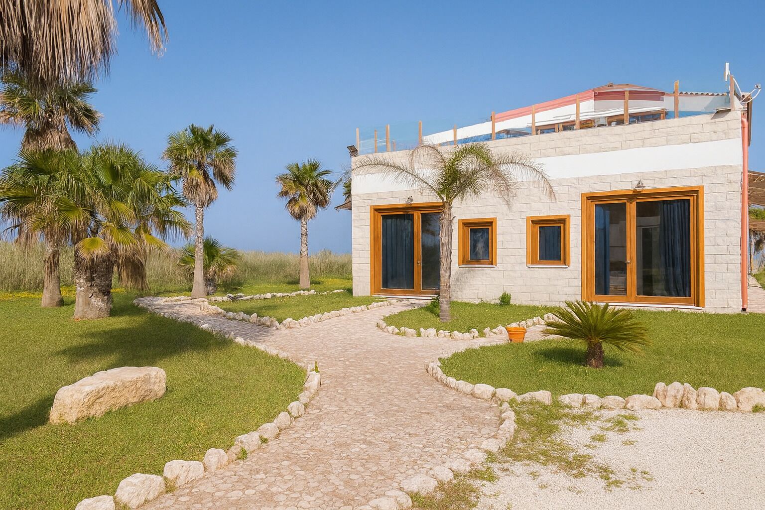 Fachada de la propiedad