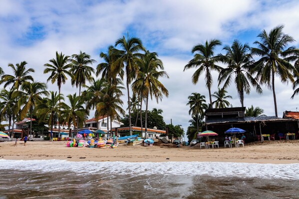 Beach - Starlink Wi-Fi, Steps to Beach and Downtown, Laundry Service, PetsOK (Lo de Marcos)