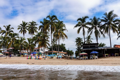 Starlink Wi-Fi, Steps to Beach and Downtown, Laundry Service, PetsOK