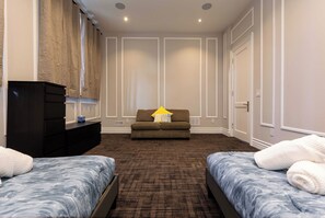 2 عدّة غرف نوم ومكواة/لوح كي وواي فاي مجانًا وملاءات أسرّة