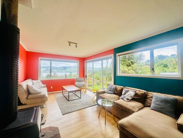 Fireplace - Bird Life, Sea Views (Dunedin)