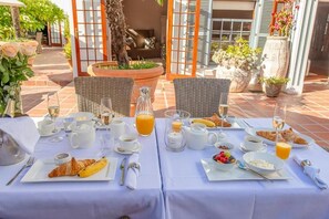 Phòng Suite Deluxe, sân hiên, quang cảnh vườn | Khu ẩm thực ngoài trời