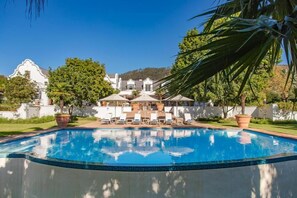 2 outdoor pools - Franschhoek Manor (Franschhoek)