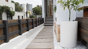 Exterior detail - Tamarama Wave House LH Luxe (Tamarama)