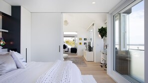 Desk, iron/ironing board, free WiFi, bed sheets - Tamarama Wave House LH Luxe (Tamarama)