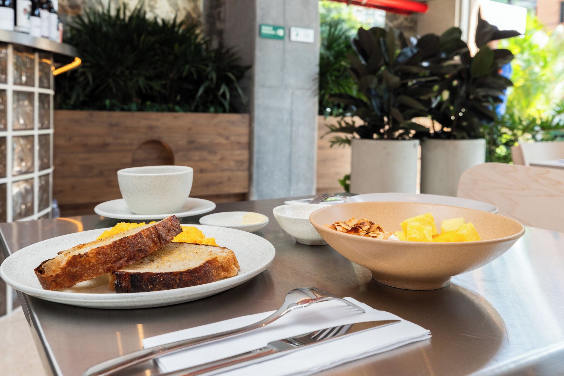 Free daily continental breakfast 