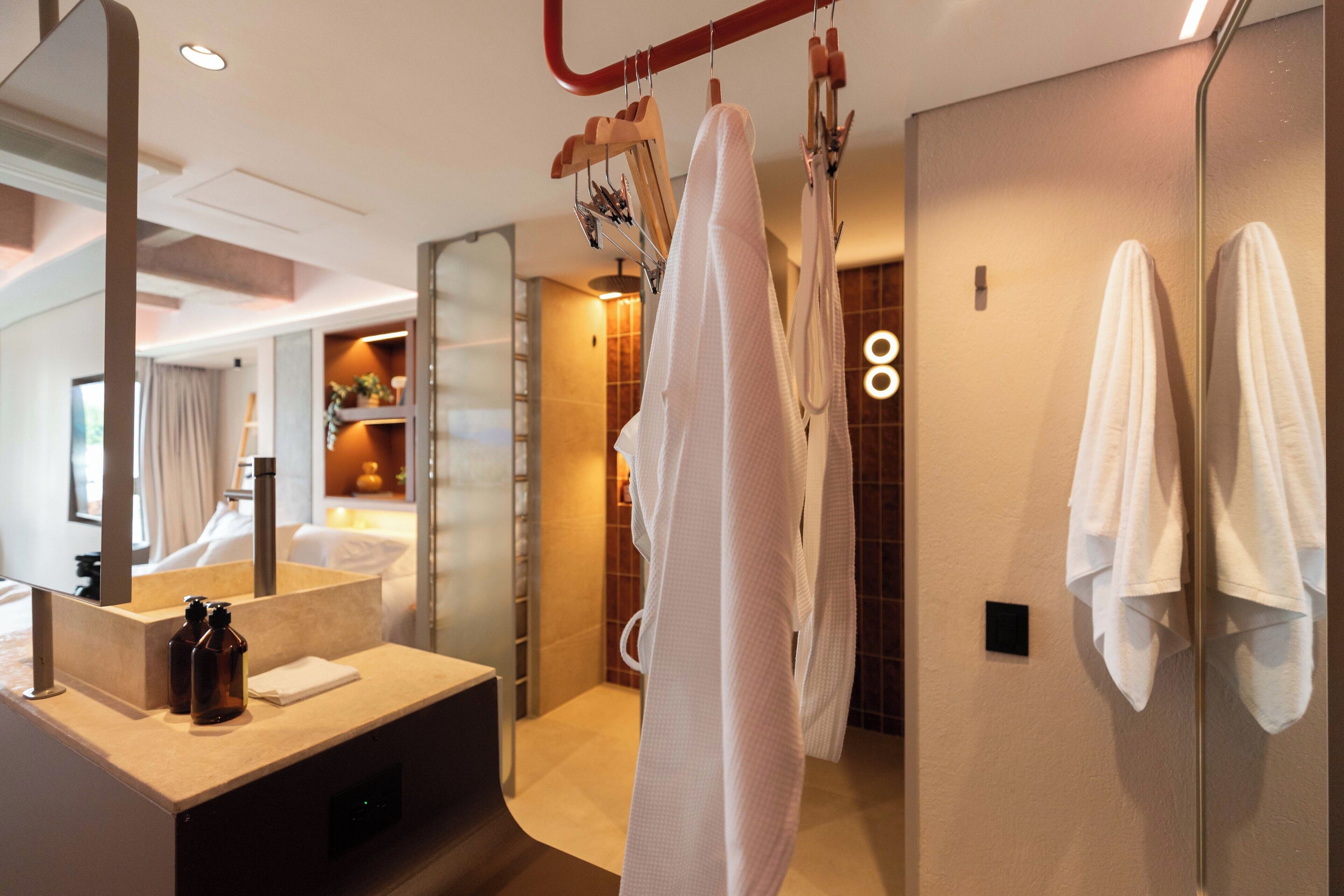 Towels, soap, shampoo, toilet paper