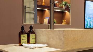 Towels, soap, shampoo, toilet paper