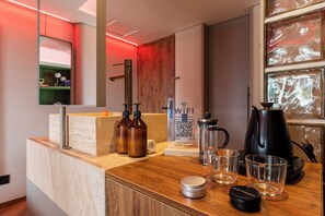 Deluxe Room, City View | Minibar - BoH Collection (Medellín)
