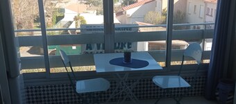 T2 apartment in residence 100 m from the beach.