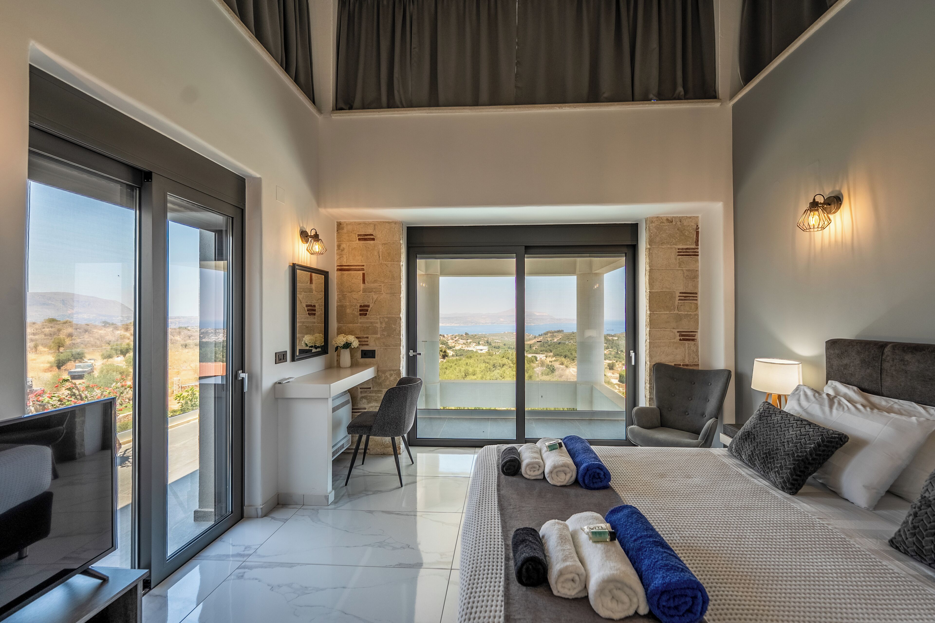 6 soverom, safe på rommet, skrivebord og strykejern/-brett