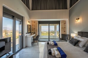 6 soverom, safe på rommet, skrivebord og strykejern/-brett