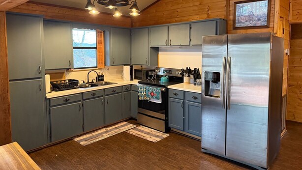 A modern kitchen with grey cabinets, stainless steel appliances, and a wooden ceiling. - Dogwood Legend 3 Mins From DTWN Jasper (Jasper)