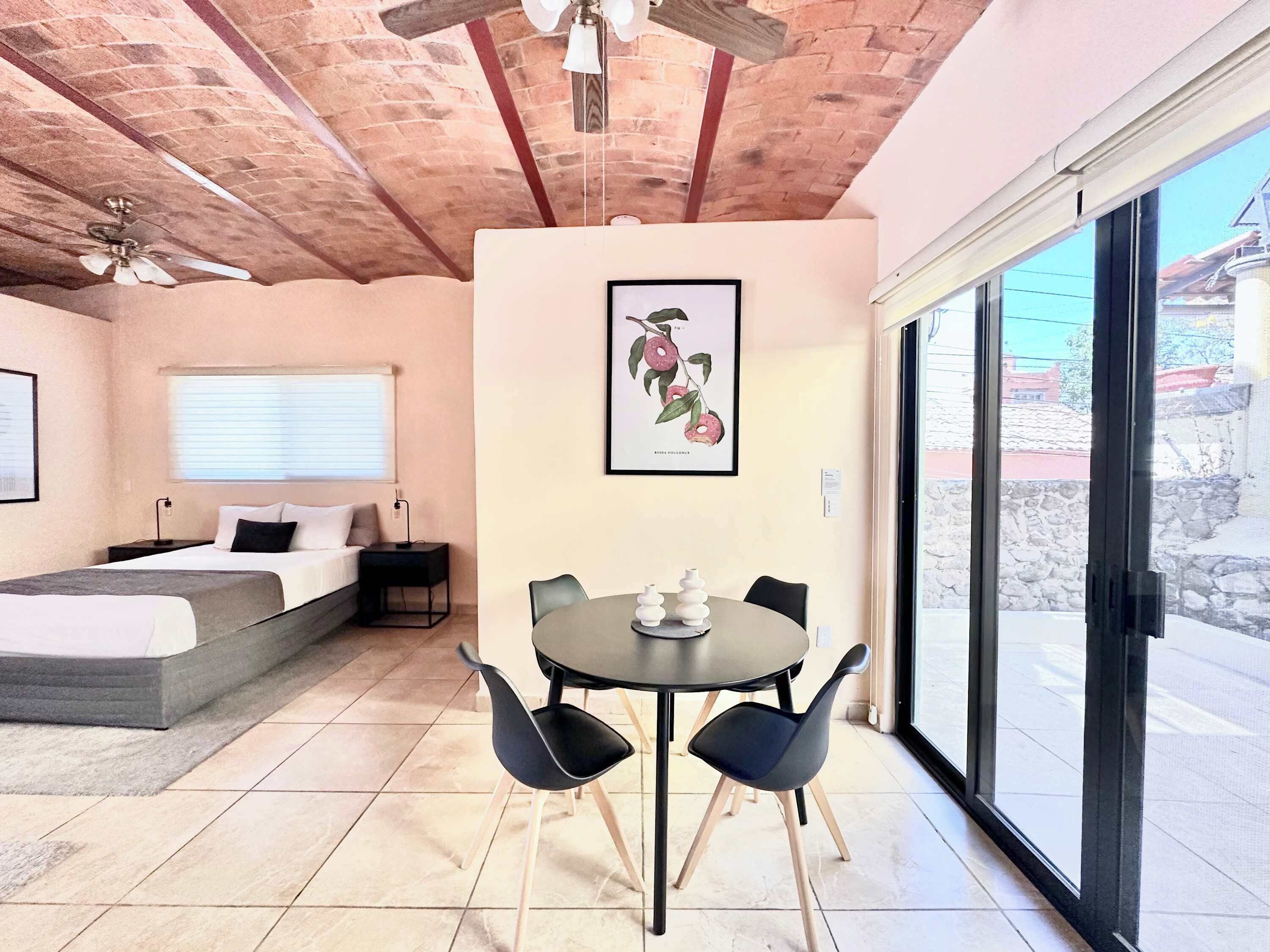 Estudio (Unit 5) | Wifi gratis y ropa de cama 