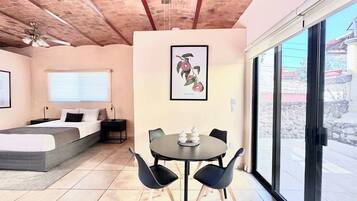 Estudio (Unit 5) | Wifi gratis y ropa de cama