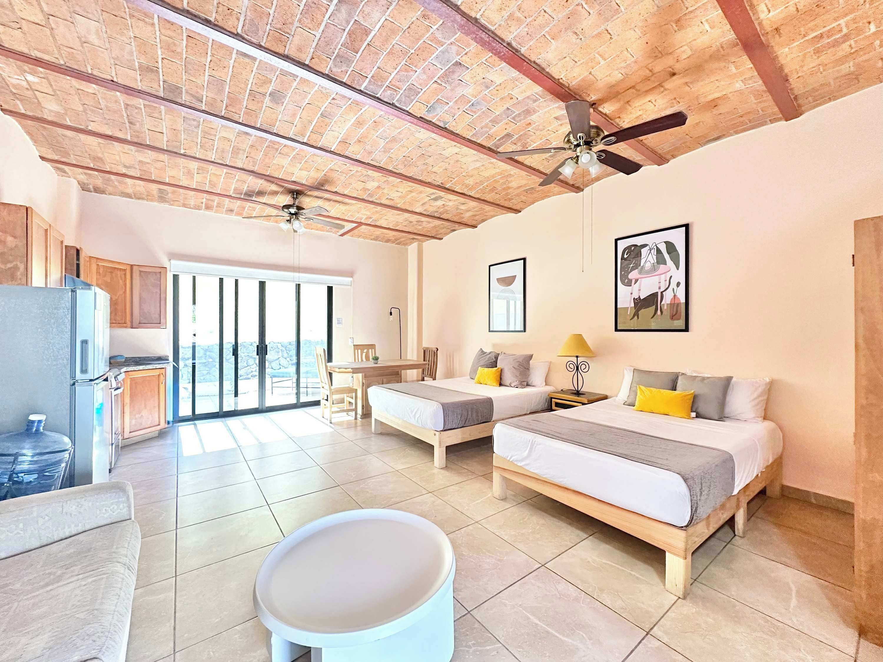 Estudio (Unit 4) | Wifi gratis y ropa de cama 