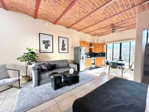 Studio (Unit 3) | Wohnbereich