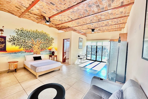 Studio (Unit 2) | Individually decorated, individually furnished, free WiFi, bed sheets