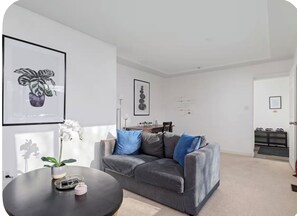 Living area - Lovely 2Br Home In Foster Ave. (Coquitlam)