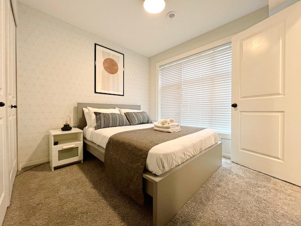 Studio Suite | Free WiFi - Private Room With Own Entrance (Surrey)