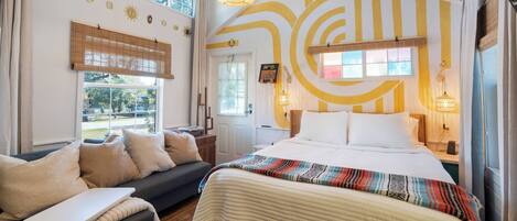 Tabla de planchar con plancha, wifi y ropa de cama