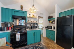 電子レンジ、オーブン、コンロ