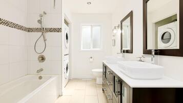 Apartment | Bathroom | Towels