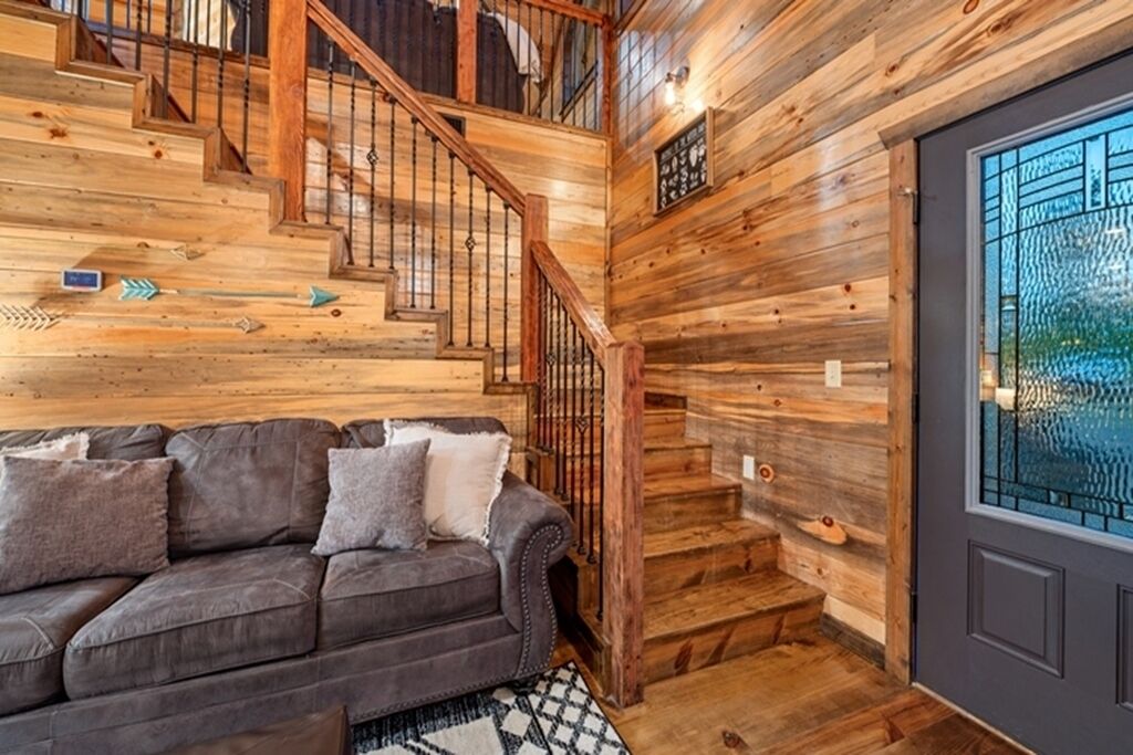 Smart-TV, Kamin, Tischfußball, Tischtennisplatte