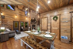 Dining - Paint Horse Palace: 3+ Bedrooms, Eagle Mountain Retreat, Games, Hot Tub, & Style (Broken Bow)