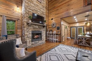 Interior - Paint Horse Palace: 3+ Bedrooms, Eagle Mountain Retreat, Games, Hot Tub, & Style (Broken Bow)