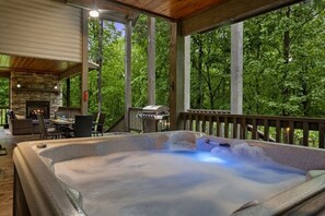 Outdoor dining - Paint Horse Palace: 3+ Bedrooms, Eagle Mountain Retreat, Games, Hot Tub, & Style (Broken Bow)