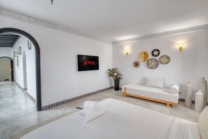 Iron/ironing board, WiFi, bed sheets - Riad Majum Dar-Heated Pool-Breakfast-Traditional Moroccan Riad (Marrakech)