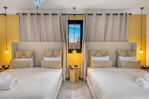 مكواة/لوح كي وواي فاي وملاءات أسرّة