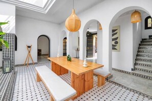 تناول الطعام