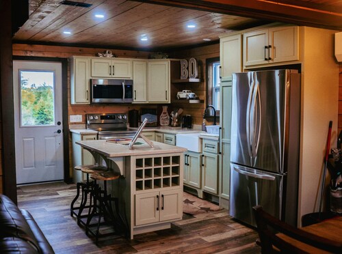 Cozy Copper Cabin - 10 mins from Truro NS