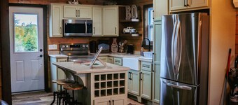 Cozy Copper Cabin - 10 mins from Truro NS