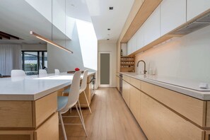 Private kitchen - Modern Home - Newly Renovated in fantastic Santa Barbara, CA. (Santa Barbara)
