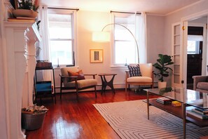 Interior - Downtown Saugerties; Private Backyard with Firepit; Big Kitchen (Saugerties)