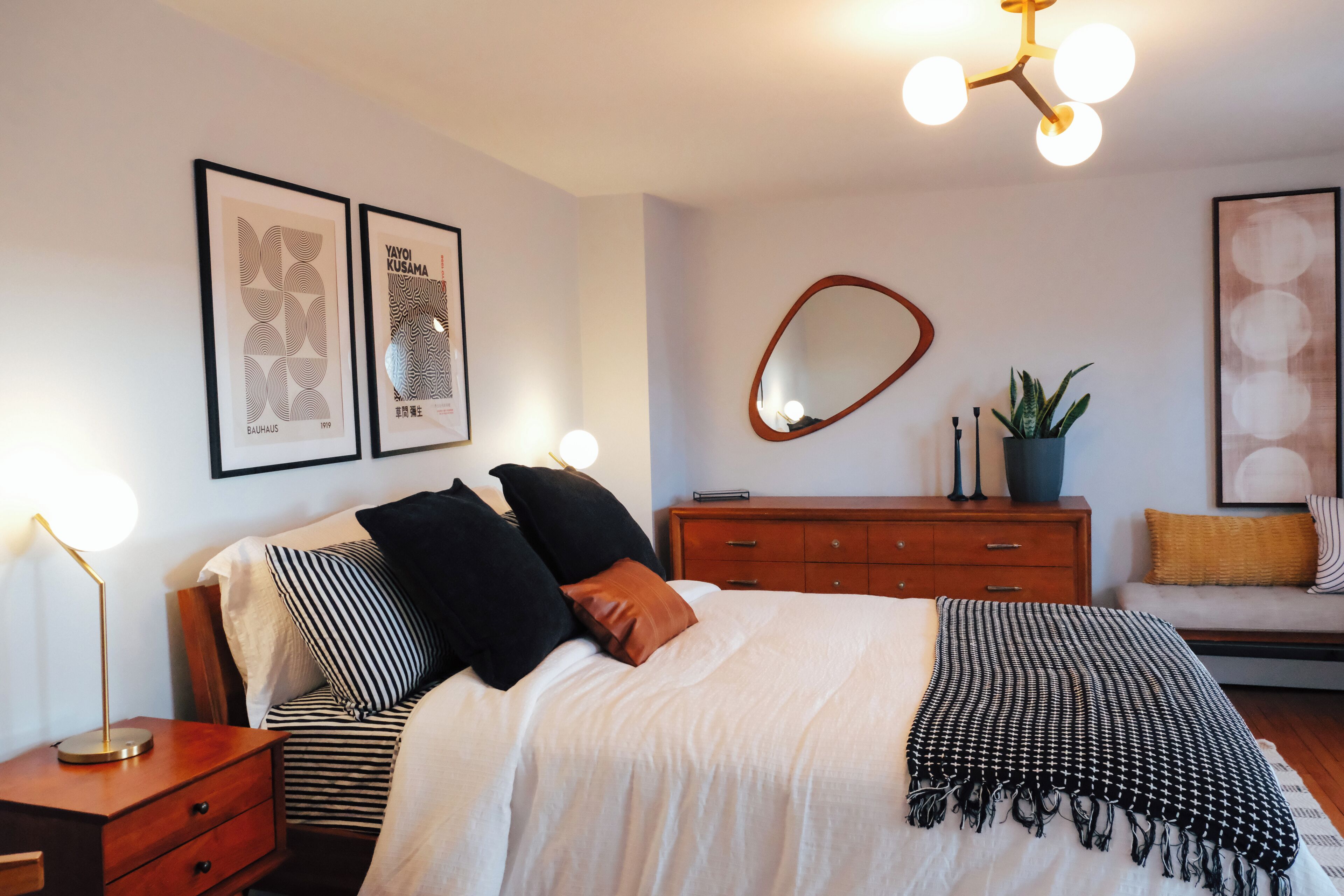 Iron/ironing board, internet, bed sheets