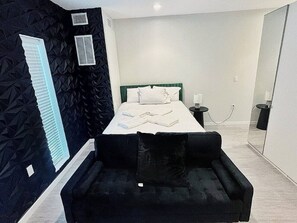 Iron/ironing board, WiFi