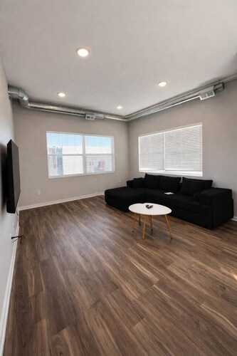 Sleek Black-and-White 2BR with Gym, WiFi & Free Parking