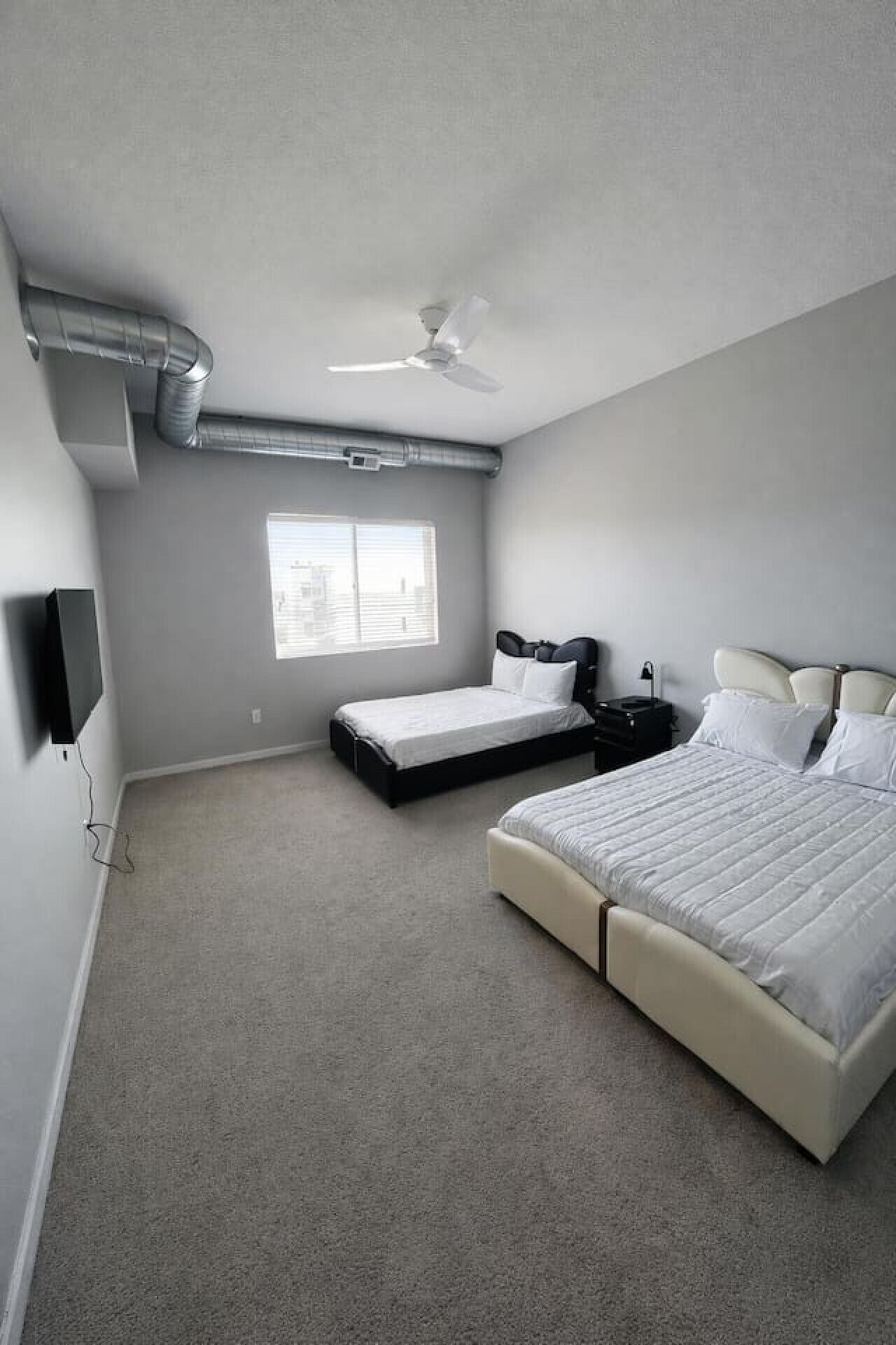 Desk, iron/ironing board, WiFi, bed sheets