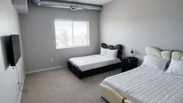 Desk, iron/ironing board, WiFi, bed sheets