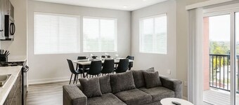 Elegant 2BR Apartment with Fast WiFi & Free Parking