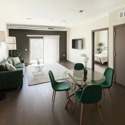 Chic Des Moines 1BR with Amenities & Prime Location